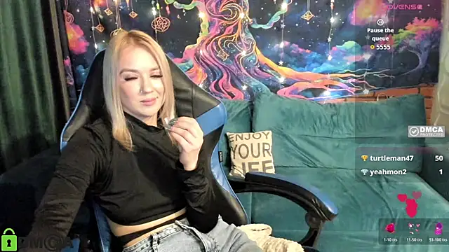 CrystalGirl99's cam snapshot