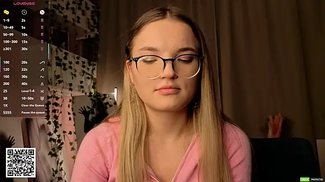 JulieLupo's cam snapshot