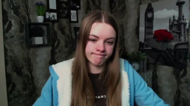 AliceFlirtt_'s cam snapshot