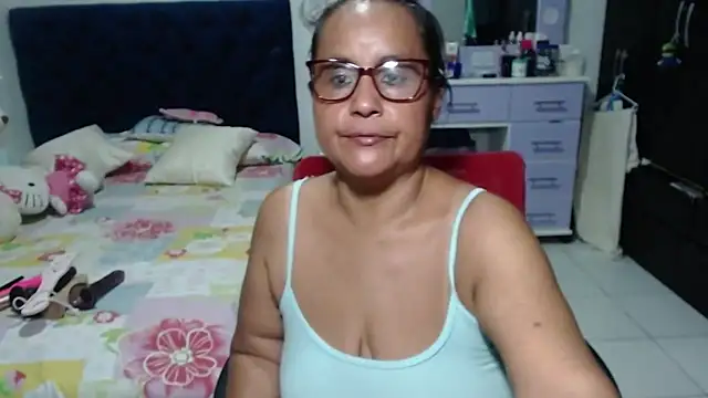 pervert_mommy_'s cam snapshot