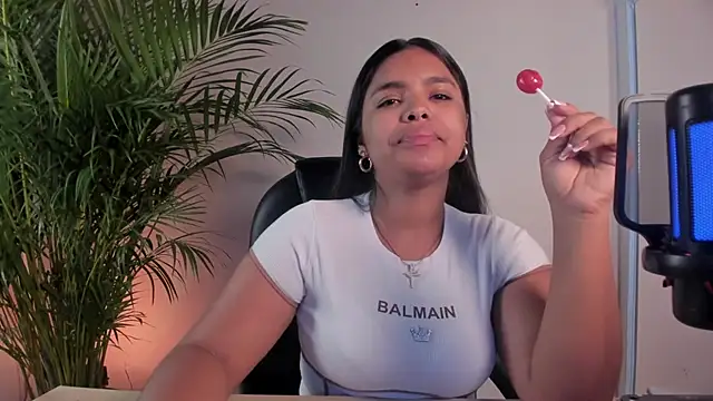 zoe_roux21's cam snapshot