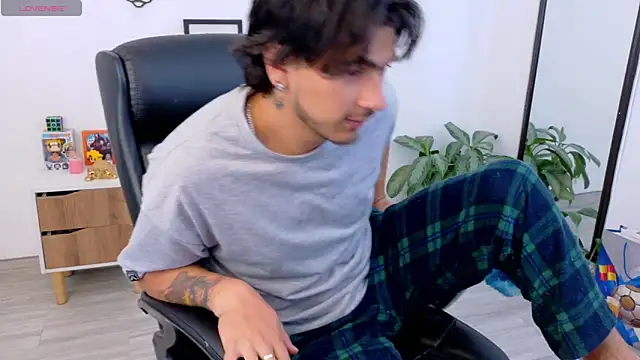 Elian_savoy live sex cam