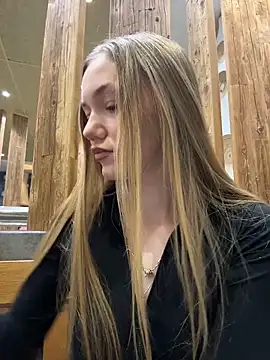 MilaMoone live sex cam