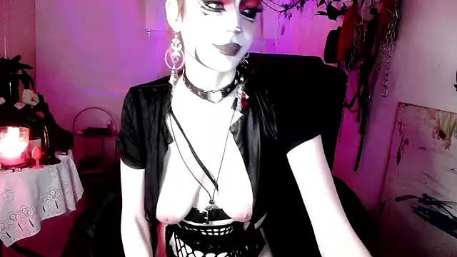 EmpressMorrigan's cam snapshot