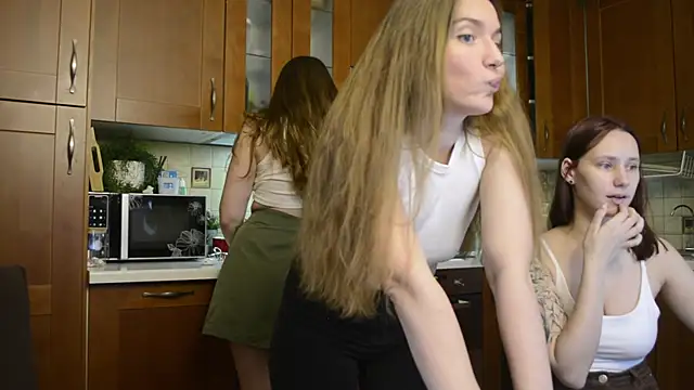 HotCaramellsTV live sex cam