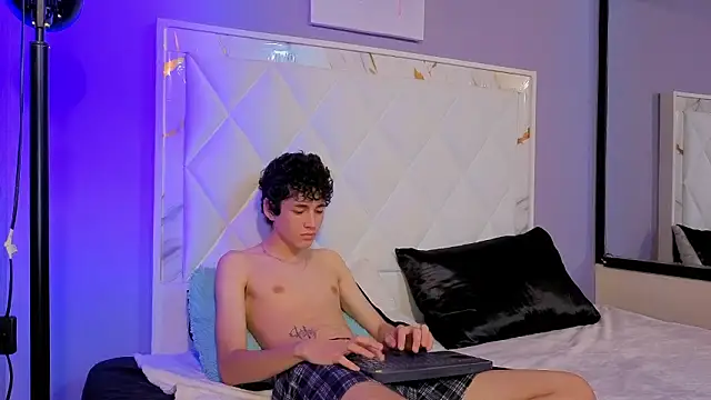 Luca_Moon_ live sex cam