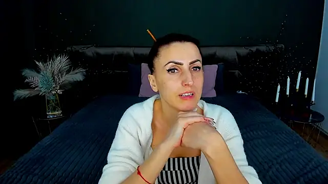 Rebecca_Diamond's cam snapshot