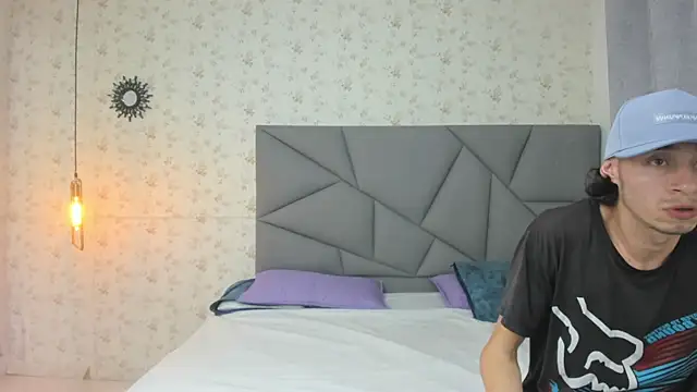 nicollandjhon live sex cam