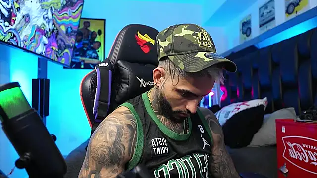 logan_hugh8 live sex cam