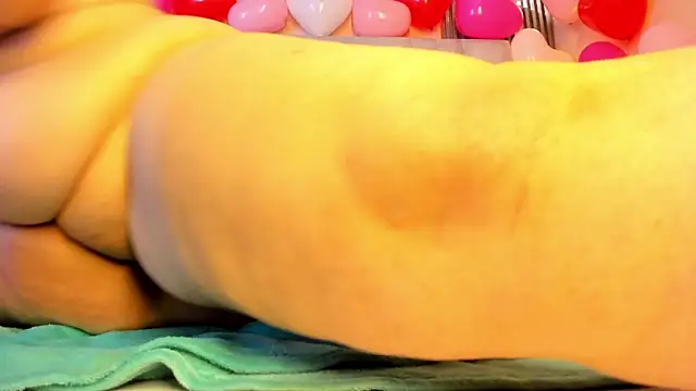 EYMI_TOMSOM's cam snapshot