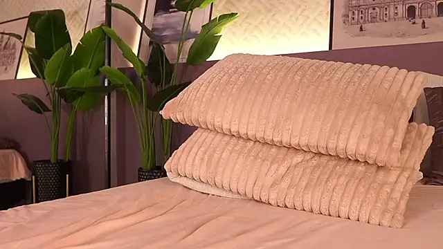 IzzyWild live sex cam