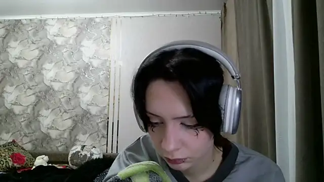 LxayBloom's cam snapshot