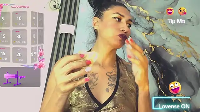 khiara_moretti live sex cam