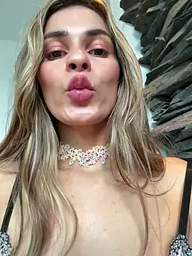 cuteluci_ live sex cam