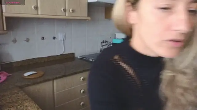 Lunamix live sex cam