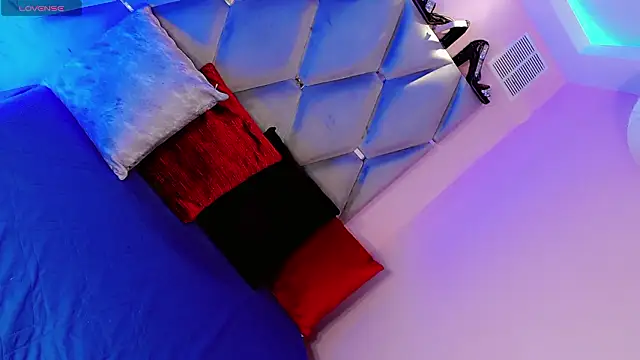 AithanaBlaze live sex cam