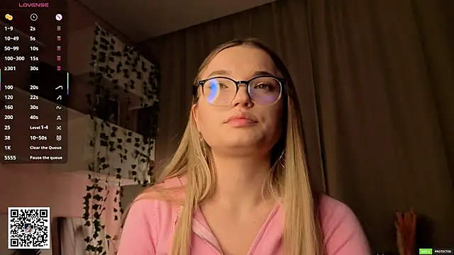 JulieLupo's cam snapshot