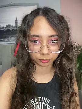 alicia-petite's cam snapshot