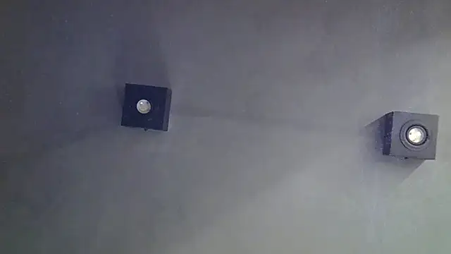 SkinnyKitten live sex cam