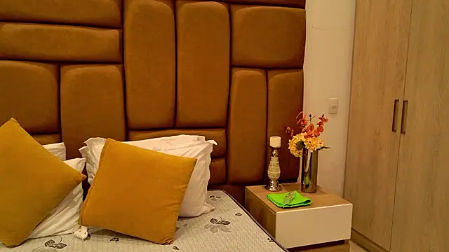 NinnaPiers live sex cam