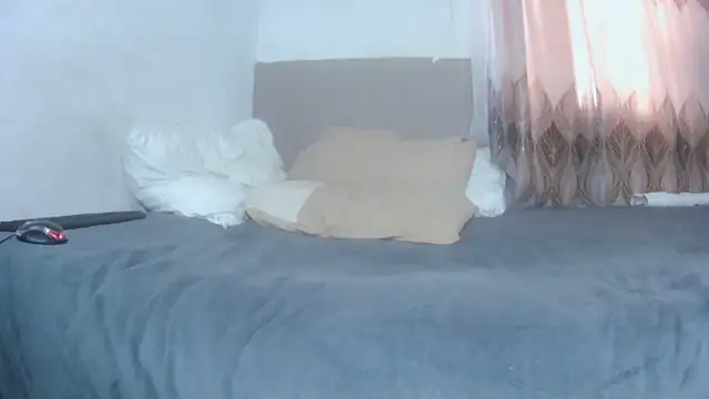 BustyThickyAss live sex cam