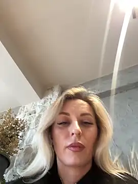 VikaBunny1 live sex cam