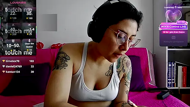 Juliexxxxtasy's cam snapshot