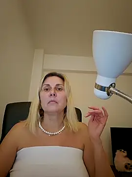 Amelia9798 live sex cam