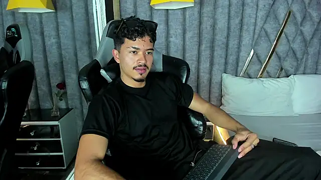 NicolaiKarav live sex cam