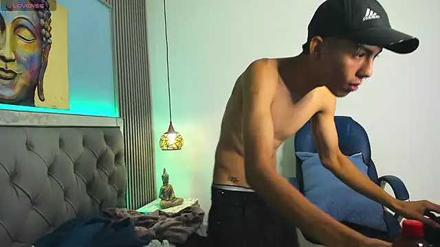 TaylerMiles live sex cam