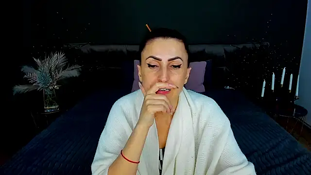 Rebecca_Diamond's cam snapshot