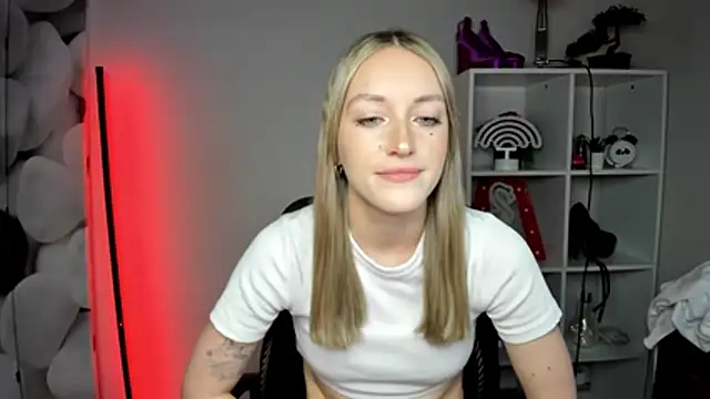 EvelynBlond's cam snapshot