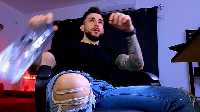 MightyAaron66 live sex cam