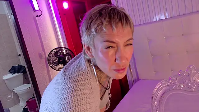 Everlyn_sexx's cam snapshot