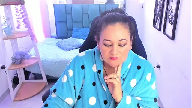 Amelia_Jones3's cam snapshot