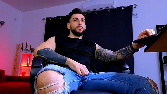 MightyAaron66 live sex cam