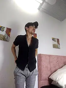 Ethan_Briggs_'s cam snapshot