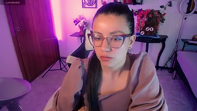 QueenRose94's cam snapshot