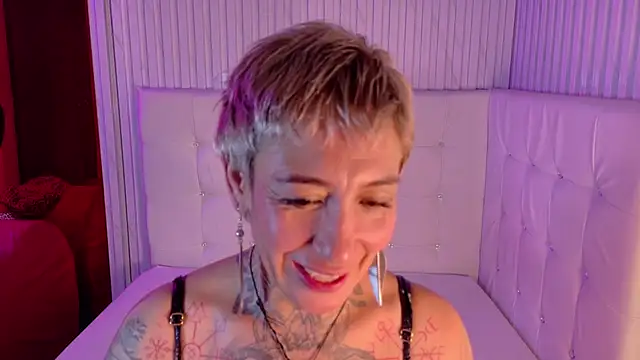 Everlyn_sexx's cam snapshot