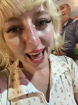 RonnieKiss live sex cam