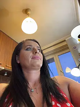 Hotmomcheckk_ live sex cam