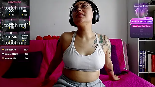 Juliexxxxtasy's cam snapshot