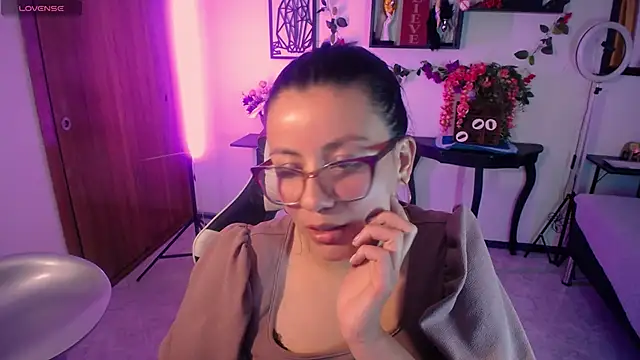 QueenRose94's cam snapshot