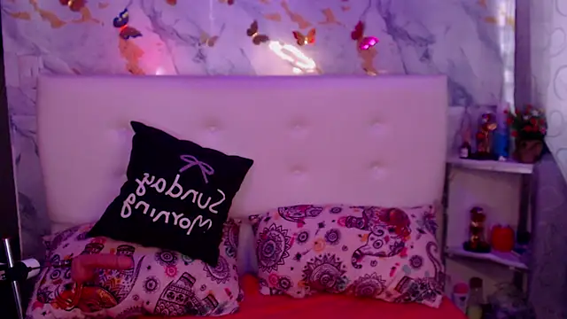 Nicolelewllss's cam snapshot