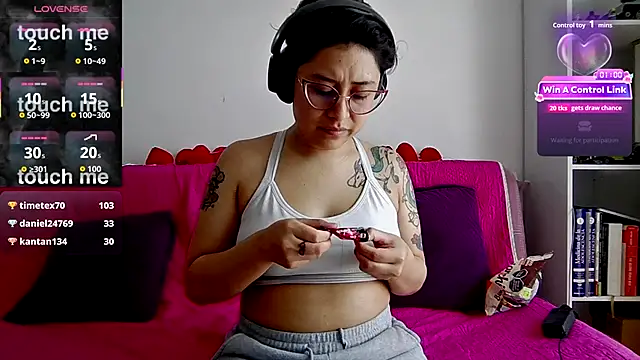 Juliexxxxtasy's cam snapshot