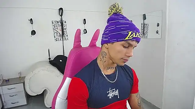 Leonard_Price live sex cam