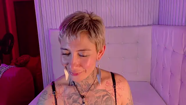 Everlyn_sexx's cam snapshot