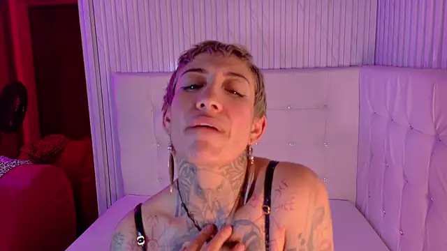 Everlyn_sexx's cam snapshot