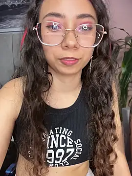 alicia-petite's cam snapshot