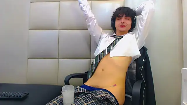 Sr_BonnyEthan's cam snapshot